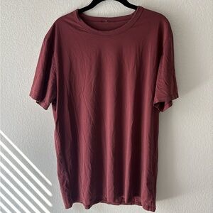 Lululemon Men's Burgundy T-Shirt